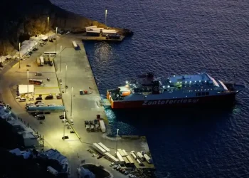 Σαντορίνη: Ακόμη μια νύχτα αγωνίας, διαδοχικές οι σεισμικές δονήσεις