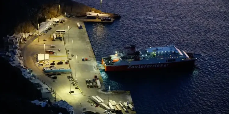 Σαντορίνη: Ακόμη μια νύχτα αγωνίας, διαδοχικές οι σεισμικές δονήσεις