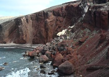 Ηφαιστειακή δραστηριότητα στη Σαντορίνη: Δεν αποκλείεται κανένα ενδεχόμενο – Ποια είναι τα νέα δεδομένα
