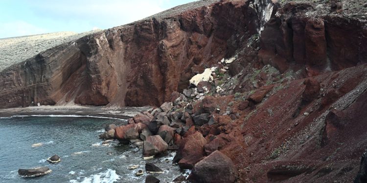 Ηφαιστειακή δραστηριότητα στη Σαντορίνη: Δεν αποκλείεται κανένα ενδεχόμενο – Ποια είναι τα νέα δεδομένα