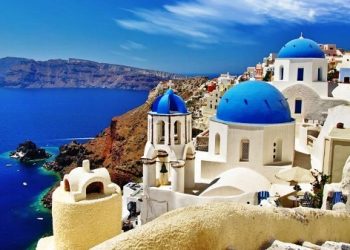 Σεισμοί στη Σαντορίνη: Στάση αναμονής από τους διεθνείς tour operators για τις κρατήσεις