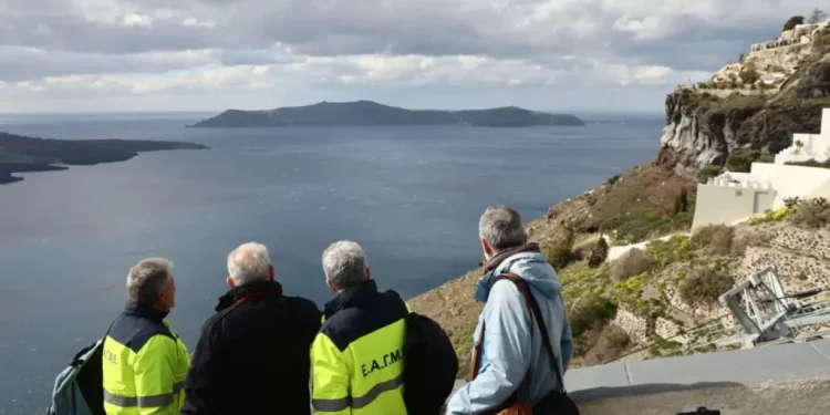 Σεισμοί: Σε ύφεση η ακολουθία – Κλειστά σχολεία μέχρι τις 28 Φεβρουαρίου σε Σαντορίνη, Αμοργό, Ανάφη και Ίο