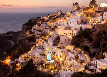 Σαντορίνη: Έξω από τα σπίτια τους πέρασαν την νύχτα, πολλοί κάτοικοι του νησιού