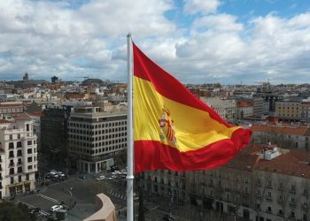 Politico: Η Ισπανία πιέζει να διπλασιαστεί ο προϋπολογισμός της ΕΕ σε πάνω από 2 τρισ. ευρώ