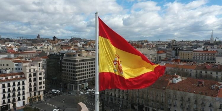 Politico: Η Ισπανία πιέζει να διπλασιαστεί ο προϋπολογισμός της ΕΕ σε πάνω από 2 τρισ. ευρώ