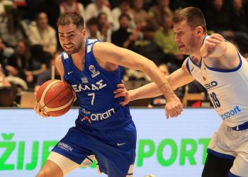 Τσεχία – Ελλάδα 89-93: Ο μαγικός Βασίλης Τολιόπουλος έδωσε στη «γαλανόλευκη» τη νίκη και τη πρόκριση στο Eurobasket 2025