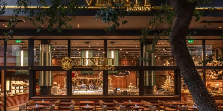 Ραντεβού στο θρυλικό Jackson Hall της Μηλιώνη που άνοιξε ξανά από τον Βενέτη