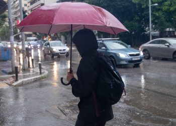 Καιρός: Τοπικές βροχές, καταιγίδες και χιόνια – Επιμένουν οι χαμηλές θερμοκρασίες