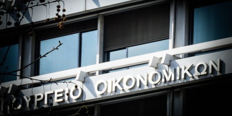 Υπέρβαση κατά 5,8 δισ. ευρώ στον στόχο για εισπράξεις φόρων το 2024