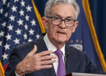 Πάουελ: Σε μη βιώσιμη πορεία το έλλειμμα – Δεν βιαζόμαστε να μειώσουμε τα επιτόκια