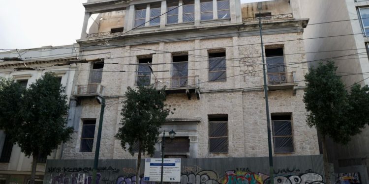 Ένα ακόμη εμβληματικό κτίριο αποκαθίσταται στο κέντρο της Αθήνας