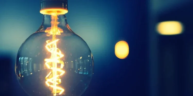 Ρεύμα: Πώς θα κυμανθούν οι τιμές τον Μάρτιο – Πότε αναμένεται η ενεργοποίηση της πλατφόρμας για επιδότηση επιχειρήσεων