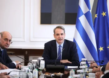 Ανοιχτός ο ανασχηματισμός από το απόγευμα και μετά