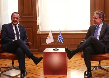Συνάντηση Μητσοτάκη – Χριστοδουλίδη: Επιβεβαιώνουν τον κοινό βηματισμό για το Κυπριακό στη βάση των ψηφισμάτων του ΟΗΕ