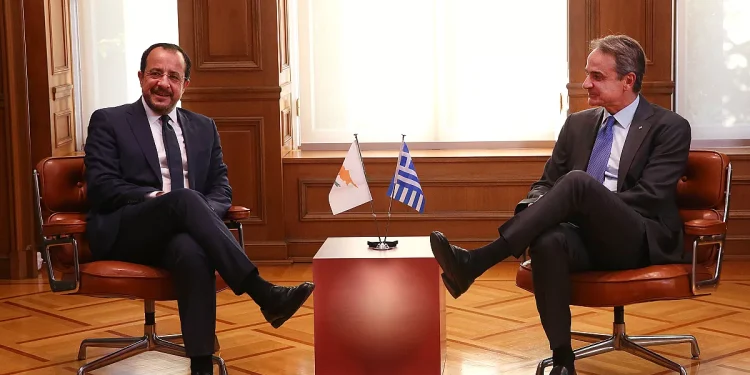 Συνάντηση Μητσοτάκη – Χριστοδουλίδη: Επιβεβαιώνουν τον κοινό βηματισμό για το Κυπριακό στη βάση των ψηφισμάτων του ΟΗΕ