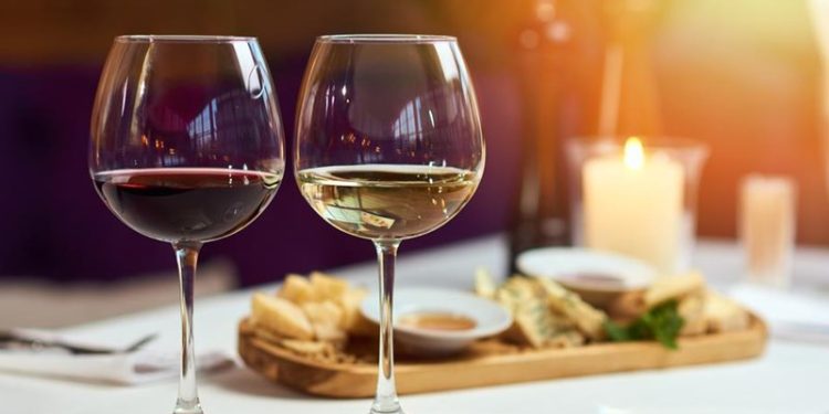 Κρασί και Καθαρά Δευτέρα: Πώς να επιλέξετε τι ταιριάζει στα σαρακοστιανά πιάτα