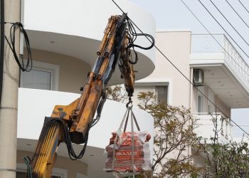 Βούλα: Νεκρός ο 28χρονος χειριστής του γερανού που χτυπήθηκε από ρεύμα