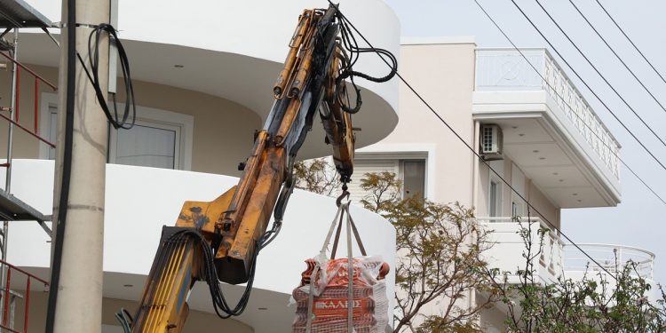 Βούλα: Νεκρός ο 28χρονος χειριστής του γερανού που χτυπήθηκε από ρεύμα