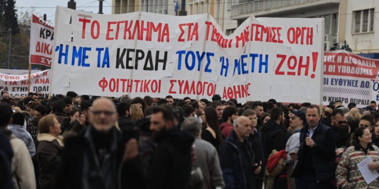 Τέμπη: Νέες συγκεντρώσεις σε Αθήνα και επαρχία με αίτημα «Αλήθεια και Δικαιοσύνη» – Ποιοι σταθμοί του μετρό είναι κλειστοί