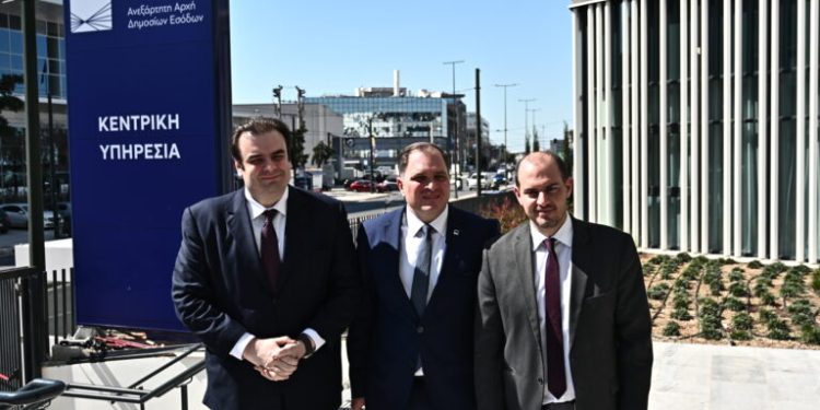 Κυρ. Πιερρακάκης: Πρώτη επίσκεψη στην ΑΑΔΕ – Συνάντηση με τον Γ. Πιτσιλή