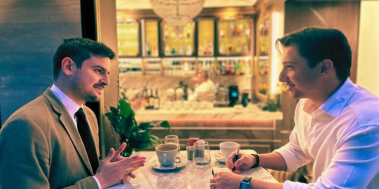 Debate House – Φίλιππος Πετρόπουλος: Καλλιεργώντας τον διάλογο στην Ελλάδα