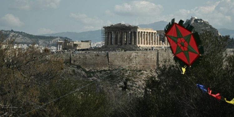 Οι δήμοι της Αττικής γιορτάζουν τα «Κούλουμα» με σαρακοστιανά και μουσική