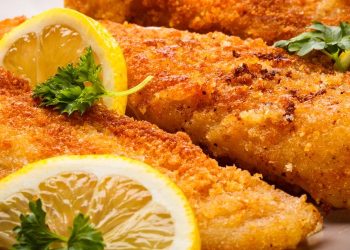 Αντιμέτωποι με την αύξηση στις τιμές του μπακαλιάρου για την 25η Μαρτίου οι καταναλωτές