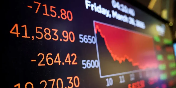 Wall Street: Το sell-off ενισχύεται πριν από την εφαρμογή των δασμών Τραμπ