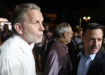 Ο Παύλος Γερουλάνος και ο Χάρης Δούκας / EUROKINISSI / Φωτογραφία του Γιώργου Κονταρίνη