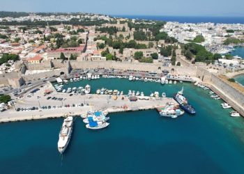 Ρόδος: Διακοπές στο εξωτερικό και πανάκριβα αυτοκίνητα – Πώς ζούσε στη χλιδή το κύκλωμα διαφθοράς στην Πολεοδομία