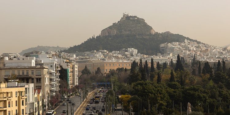 ΕΟΔΥ: Μέτρα προστασίας από την αφρικανική σκόνη – Ποιες ομάδες πληθυσμού κινδυνεύουν περισσότερο