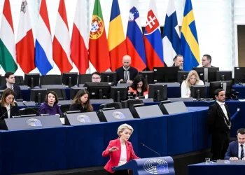 Η Ούρσουλα φον ντερ κατά την συνεδρίαση του Ευρωπαϊκού Κοινοβουλίου AP Photo/Pascal Bastien