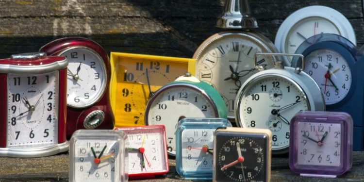 Άλλαξε η ώρα στις 03:00 τα ξημερώματα της Κυριακής – Οι δείκτες των ρολογιών μετακινήθηκαν μία ώρα μπροστά
