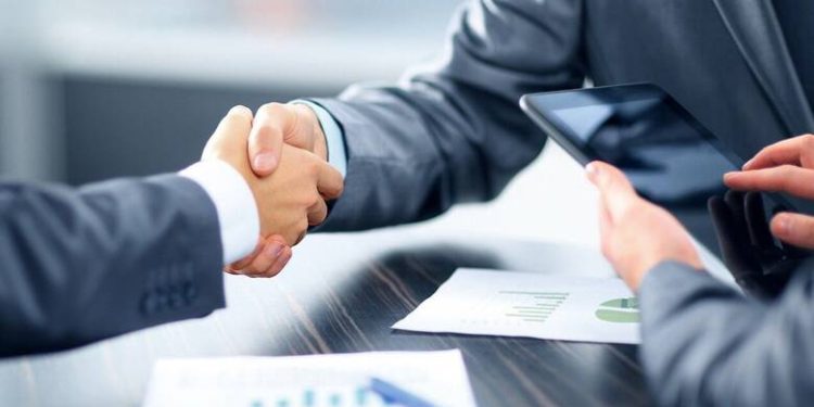 Ξένες Επενδύσεις: Η Ελλάδα εστιάζει σε ακίνητα και υπηρεσίες, αλλά υστερεί στην ψηφιακή μετάβαση