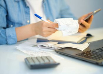 Το μέτρο-φράγμα στην κλοπή ΦΠΑ – Ποιοι επαγγελματίες θα υποβάλλουν δήλωση κάθε μήνα