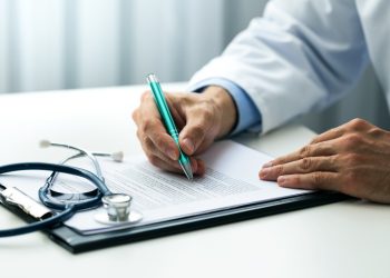 ΕΛΣΤΑΤ: Από την τσέπη μας πληρώνουμε το 39% των δαπανών υγείας – Εκτοξεύθηκαν οι ιδιωτικές δαπάνες νοσηλείας