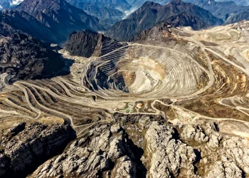 Το μεγαλύτερο και πλουσιότερο ορυχείο χρυσού στον κόσμο αξίζει 30 δισ. λίρες και έχει το δικό του αεροδρόμιο