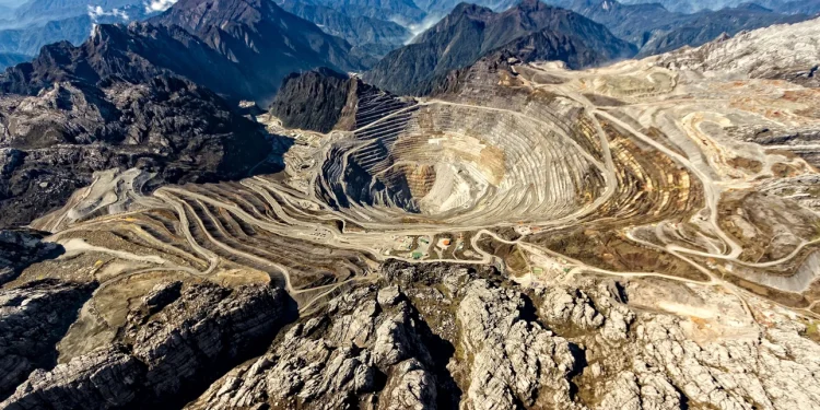 Το μεγαλύτερο και πλουσιότερο ορυχείο χρυσού στον κόσμο αξίζει 30 δισ. λίρες και έχει το δικό του αεροδρόμιο