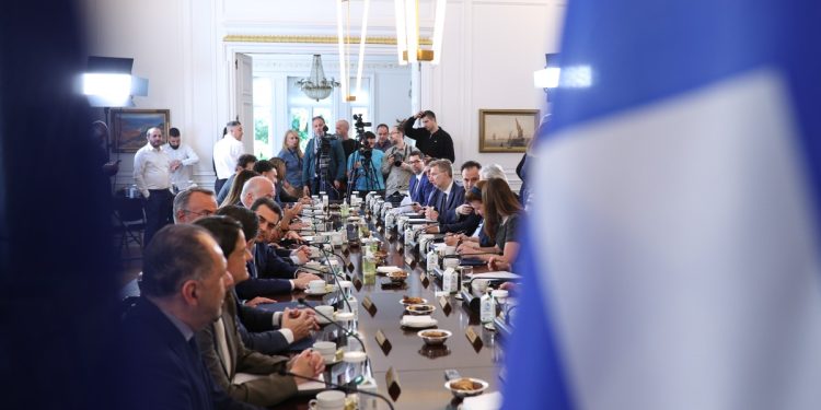 Ανασχηματισμός: Ποιοι υπουργοί και υφυπουργοί είδαν την πόρτα της εξόδου