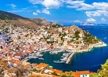 Ύδρα: Ένα νησί γεμάτο ιστορία και φυσική ομορφιά.