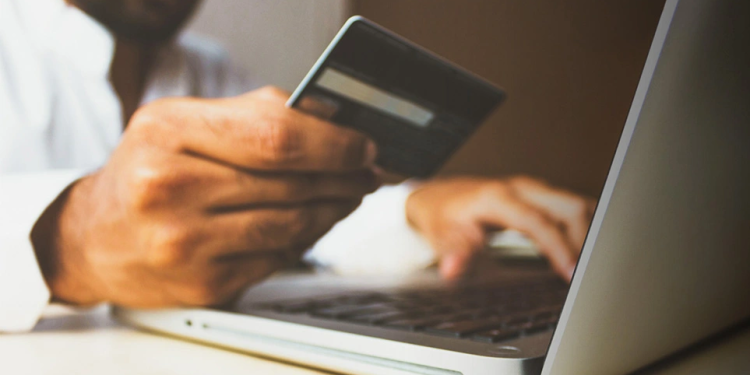 Επιδόματα: Τα δύο πράγματα που δεν θα μπορείς να αγοράσεις με την προπληρωμένη κάρτα