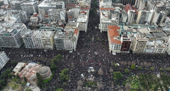 Τέμπη: Ιστορικές συγκεντρώσεις σε όλη την Ελλάδα για τη μαύρη επέτειο