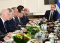 Ανασχηματισμός: Ποιοι αλλάζουν χαρτοφυλάκια και ποιοι παραμένουν
