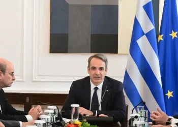 Προσπάθεια της κυβέρνησης για επανεκκίνηση με νέα μέτρα ελάφρυνσης – Παραμένει η γκρίνια στη ΝΔ λόγω Δοξιάδη και Τσάφου