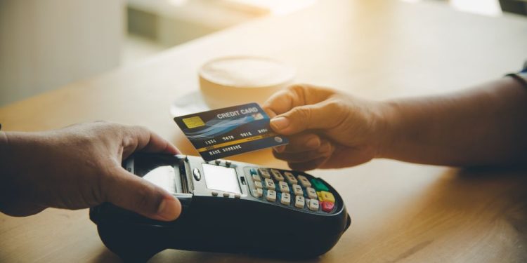 Προπληρωμένη Κάρτα: Πώς Μπορείτε να την χρησιμοποιήσετε για πληρωμές και λογαριασμούς;