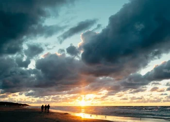 Καιρός: Νεφώσεις παροδικά αυξημένες και θερμοκρασίες σε υψηλά για την εποχή επίπεδα