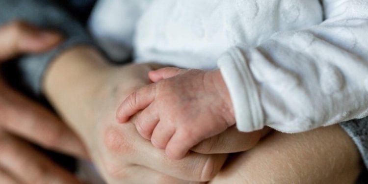 Επίδομα παιδιού: Πότε θα καταβληθεί η πρώτη δόση – Οι ημερομηνίες πληρωμών