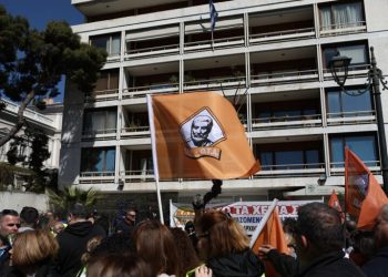 Απεργούν σήμερα οι δημοτικοί υπάλληλοι – Πανελλαδική στάση εργασίας από την ΟΛΜΕ