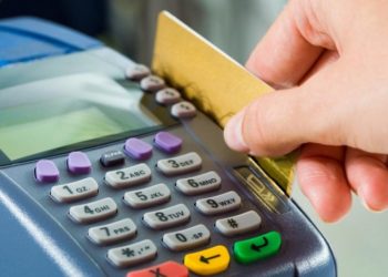 Επιδόματα: Τι γίνεται με όσους δεν έβγαλαν προπληρωμένη κάρτα