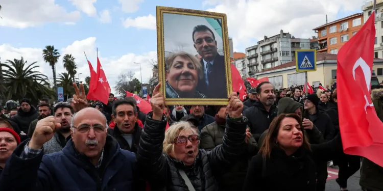 Διαδηλώσεις υπέρ του Ιμάμογλου σε όλη την Τουρκία REUTERS/Umit Bektas